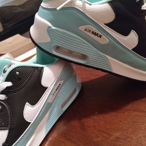 Nike Air Max, Women's Size 7.5 NEW w/o Box